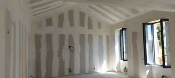 Travaux de plâtrerie dans une maison en rénovation près de Libourne